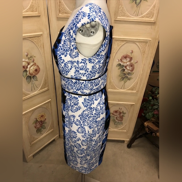 Maggy London Blue Black White Floral Sleeveless Sheath Knee Length Dress- 8/M - Picture 6 of 11